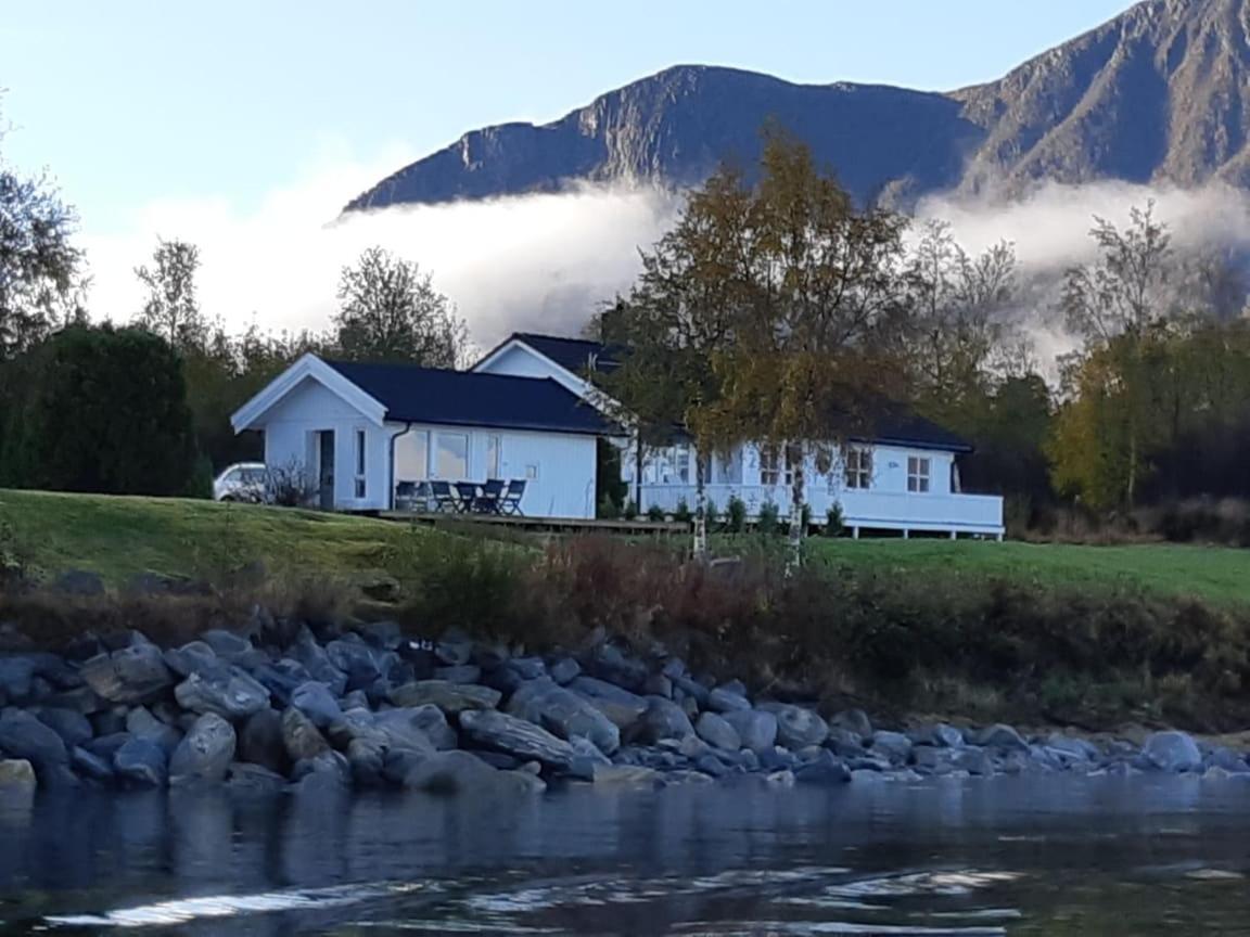 Feriehus Ved Sjoen Tomra Экстерьер фото