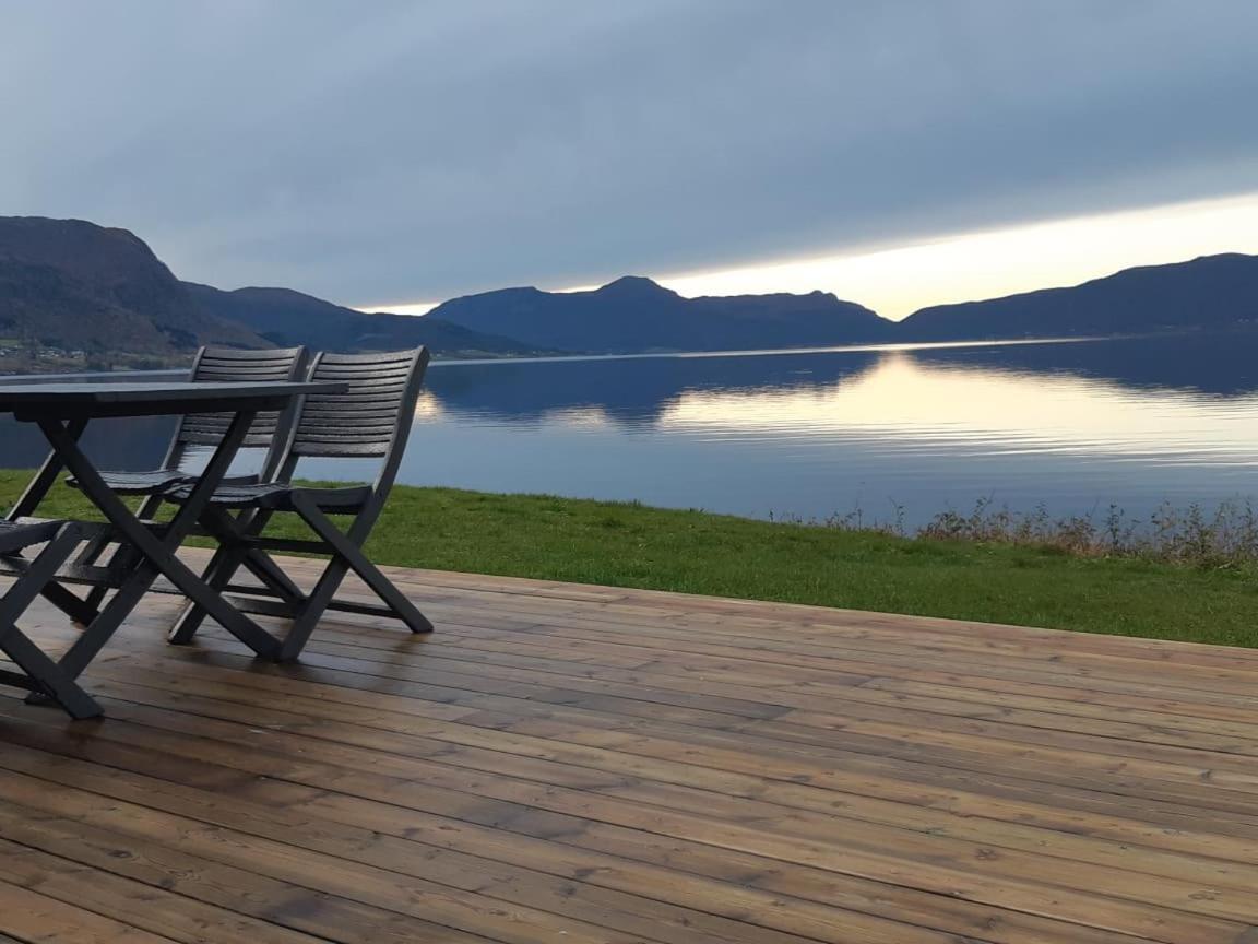 Feriehus Ved Sjoen Tomra Экстерьер фото